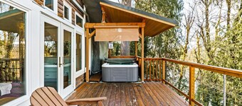 McKenzie River-View Cottage w/ Hot Tub & Deck