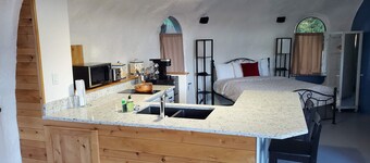 McKenzie River-View Cottage w/ Hot Tub & Deck