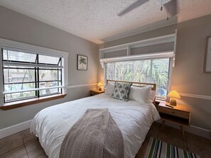 3 bedrooms, desk, iron/ironing board, WiFi - `Oasis` Historic Beachside Cottage 3/2 (Indian Rocks Beach)
