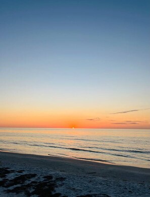 Beach nearby - `Oasis` Historic Beachside Cottage 3/2 (Indian Rocks Beach)