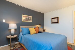 2 habitaciones, tabla de planchar con plancha, wifi y ropa de cama 