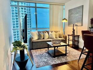 Suite Affaires, balcon, vue ville | Coin séjour