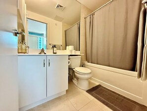 Suite Business, balcón, vistas a la ciudad | Baño