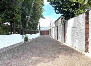 Property grounds - House located in the heart of Zona Rosa, close to several places in the city. (San Salvador)