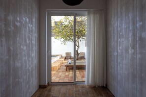 Interior - Beautiful Alvor Retreat - Sea Views, Pool, Large Terrace & Prime Location (Alvor)