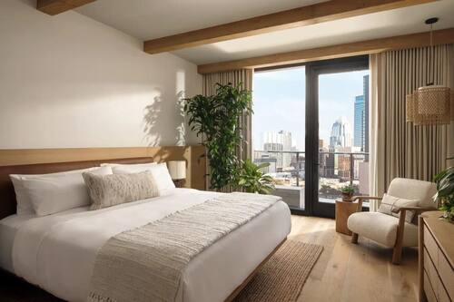 Minibar, free WiFi, bed sheets