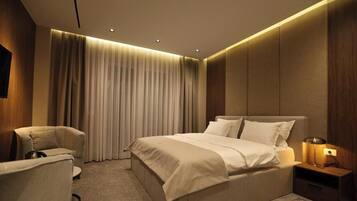 Phòng đôi Deluxe, ban công, quang cảnh vườn | Két bảo mật tại phòng, màn/rèm cản sáng