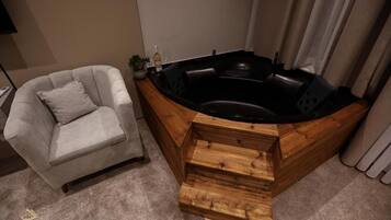 Dobbeltrom, balkong, hageutsikt | Innvendig