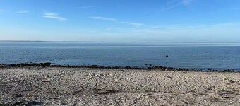 Sommerhus 200m fra vandet med solnedgang og badebro