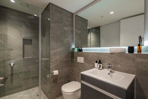 Shower, hair dryer, towels, soap - Sky-High Comfort at The Rubik (Cape Town)
