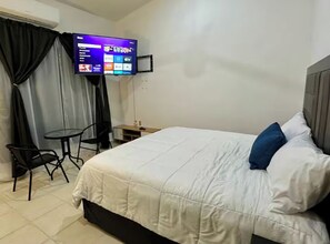 4 bedrooms, iron/ironing board, WiFi, bed sheets - Casa Laureles : Spacious, air-conditioned and perfect. (San Francisco de Campeche)