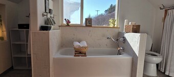 Coastal Serenity in the Heart of Kodiak!