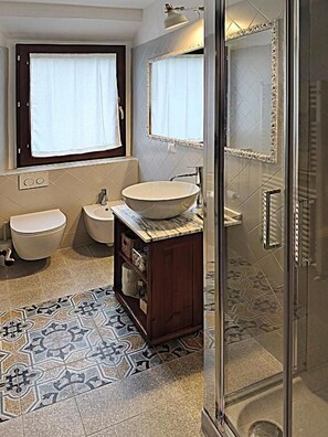 Doppelzimmer, Gartenblick | Badezimmer