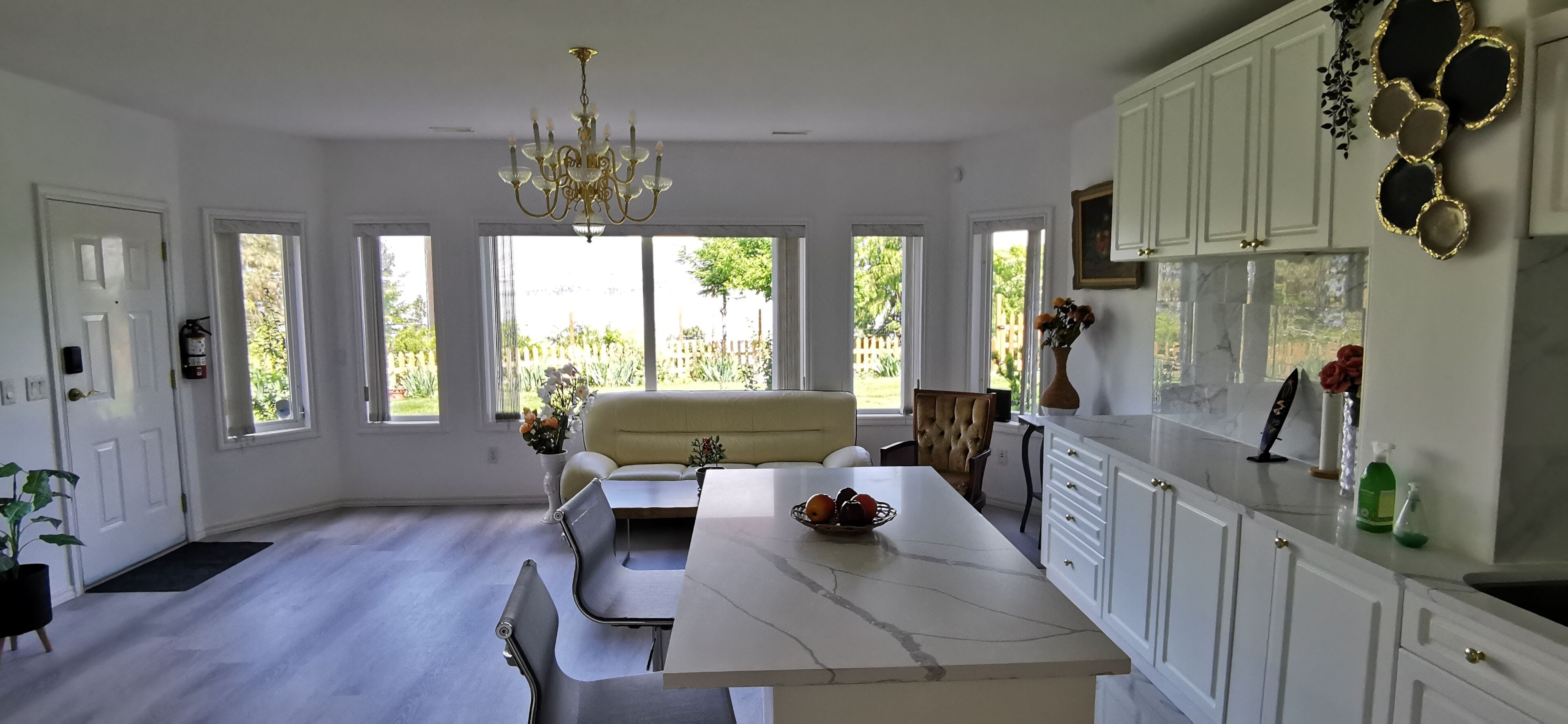 New 3br Guest Suite |  Lakeview,  Private Entry - Kelowna