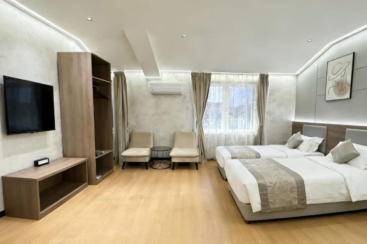 Superior Twin Room, City View