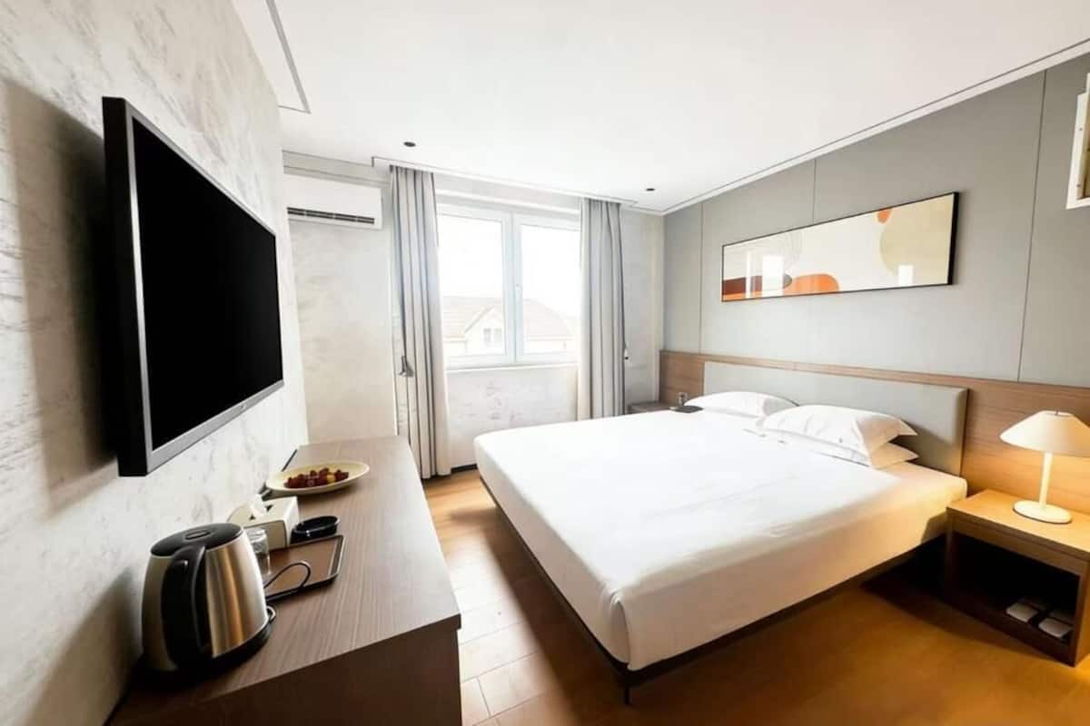 Junior Suite, Balcony, City View