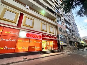 Exterior detail - The Golden Luxury Downtown (One) (Tiranë)