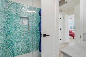 Bathroom - Close by the water and parks (Gulfport)