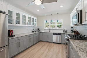 Private kitchen - Close by the water and parks (Gulfport)