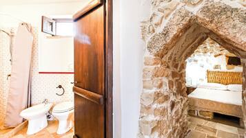 Doccia, asciugacapelli, bidet, asciugamani