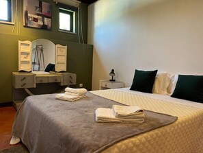 4 chambres, fer et planche Ă repasser, Wi-Fi, literie fournie