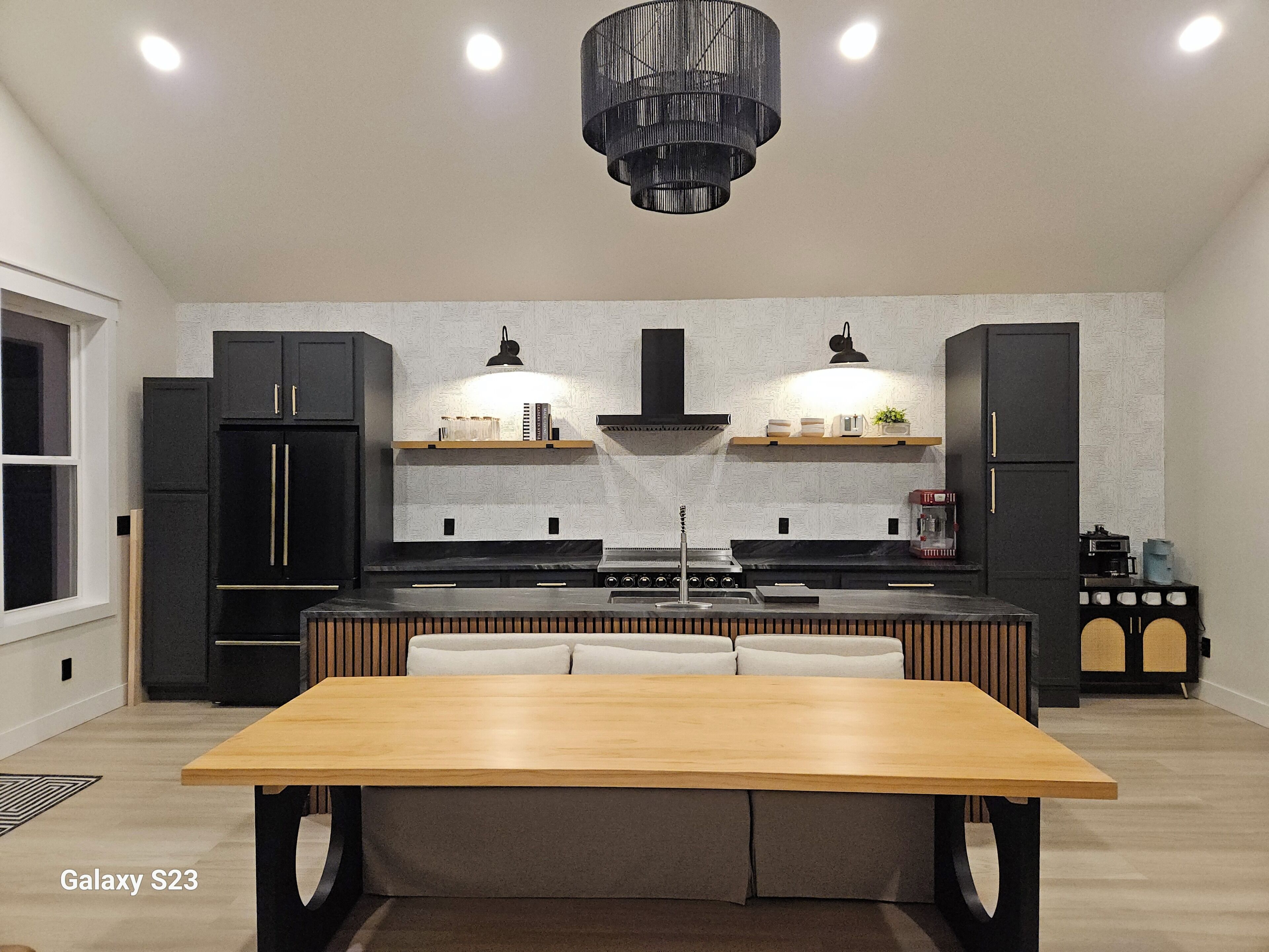Four à micro-ondes, un four, surface de cuisson, lave-vaisselle