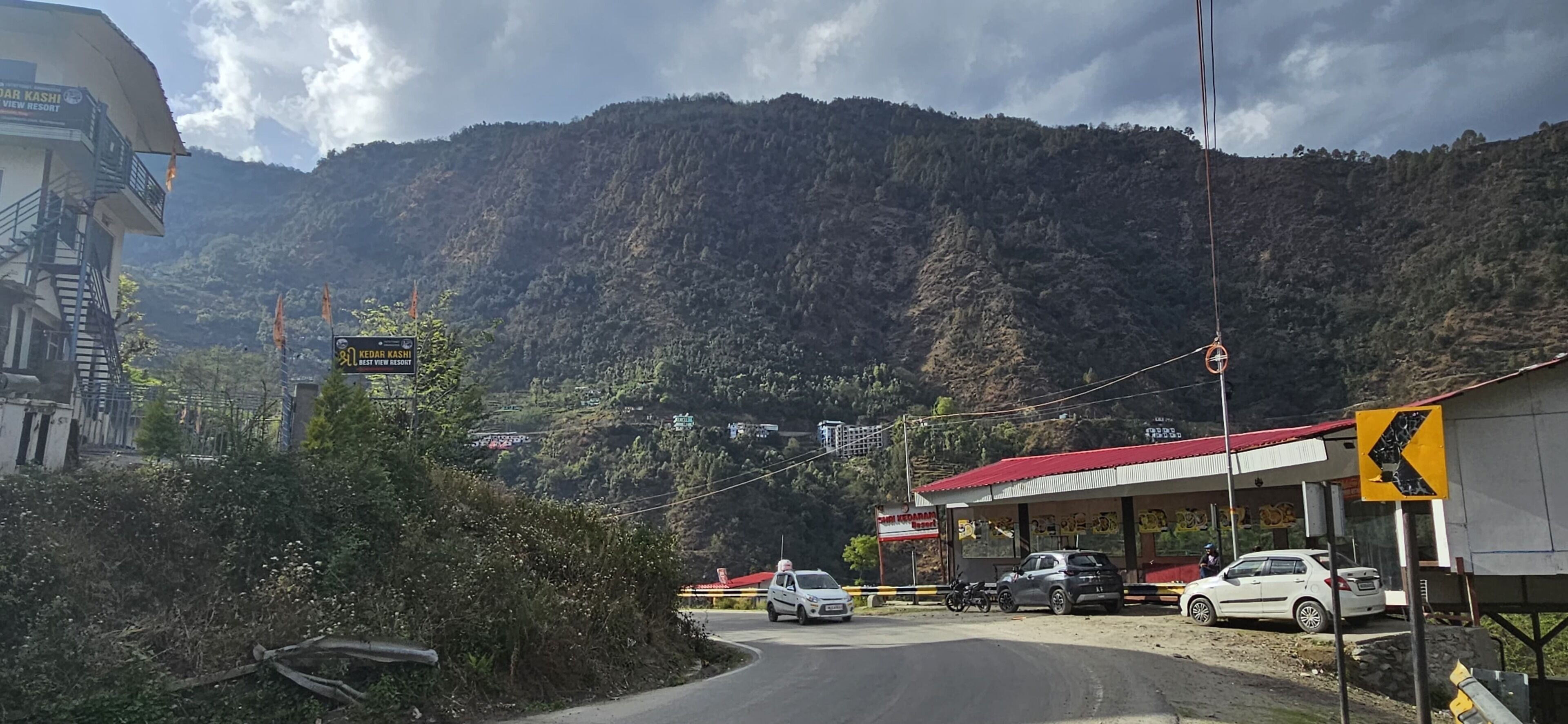 Deluxe Double or Twin Room, Patio, Mountain View | Parking