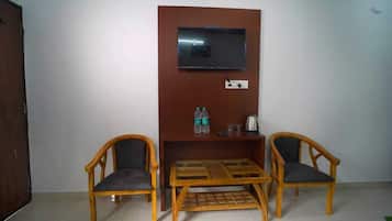 Deluxe Double or Twin Room, Patio, Mountain View | Interior