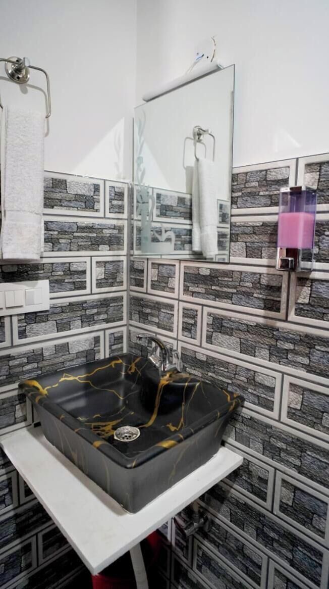 Deluxe-Doppel- oder -Zweibettzimmer, Terrasse, Bergblick | Badezimmer