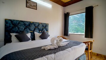 Deluxe Double or Twin Room, Patio, Mountain View | WiFi (free)