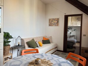 Smart TV - Casa Lara Milano - One Bedroom Apartment, Sleeps 3 (Milano)