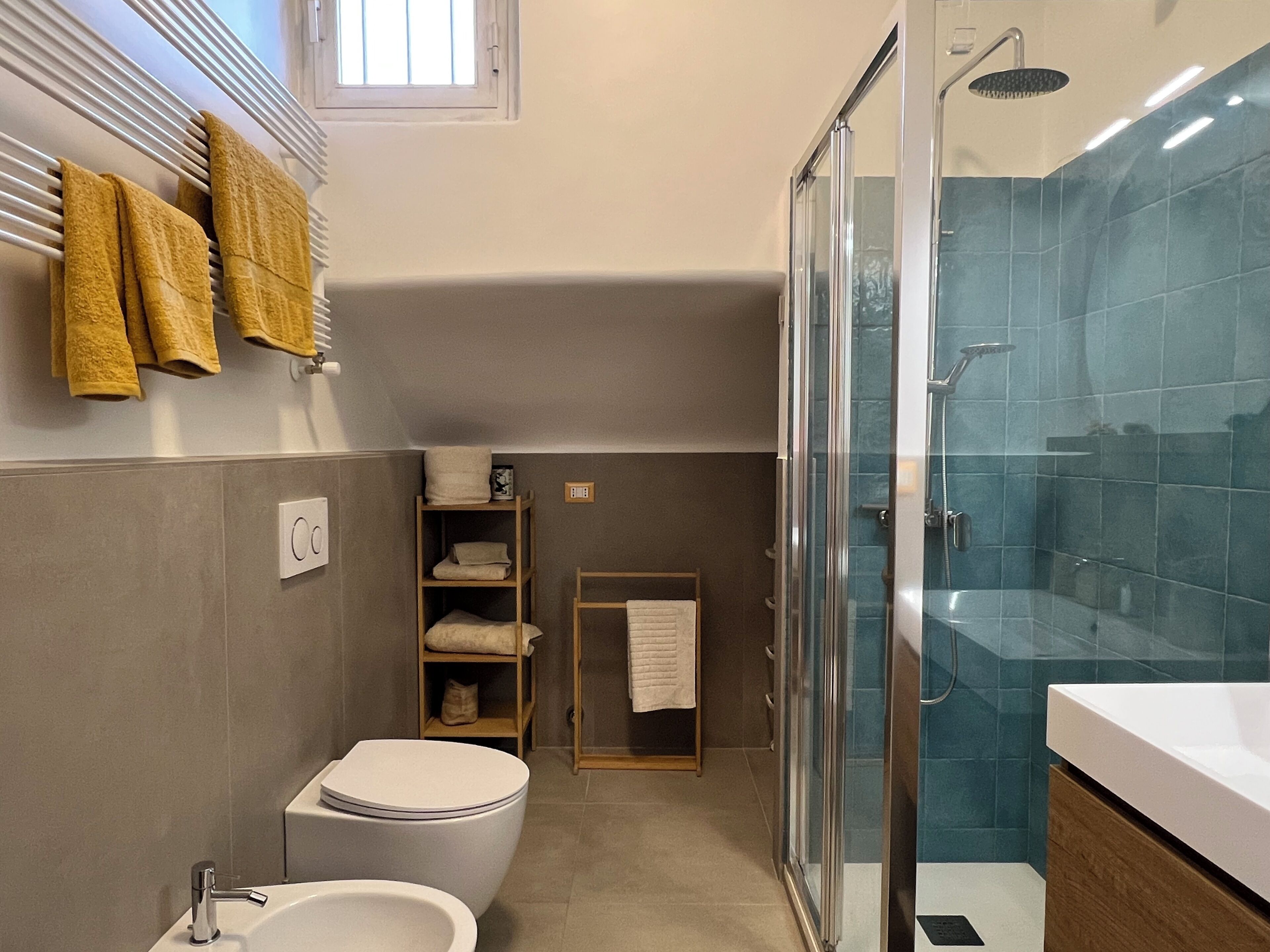 Dusche, Haartrockner, Bidet