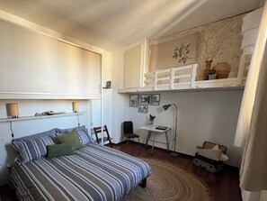 2 bedrooms, iron/ironing board, free WiFi - Casa Lara Milano - One Bedroom Apartment, Sleeps 3 (Milano)