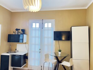 Dining - BEACHSIDE OCEAN PARK TROPICAL GARDEN STUDIO WITH PATIO (San Juan)