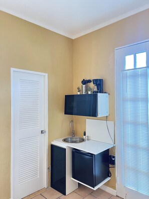 Interior - BEACHSIDE OCEAN PARK TROPICAL GARDEN STUDIO WITH PATIO (San Juan)