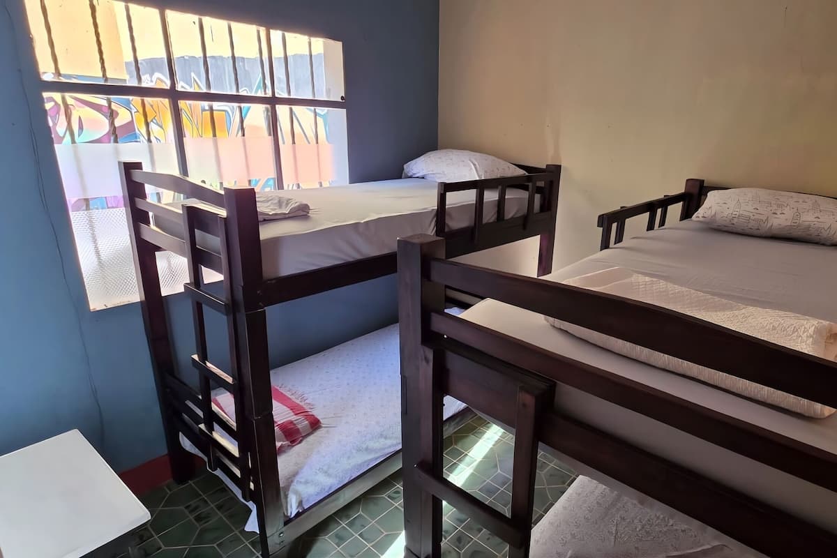 Dortoir Partagé, hommes uniquement