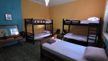 Gemeinsamer Basic-Schlafsaal, Nur Frauen