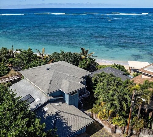 BEACHFRONT. Rare find in Waialua with AC and your own private beachfront lanai.