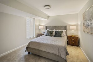 3 bedrooms, iron/ironing board, WiFi, bed sheets - Renovated Retreat  Across From Park + 5 Min to DC (Arlington)