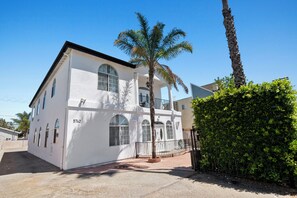 Exterior - Modern 4bedroom & 2bathroom Los Angeles unit by Universal studio & Hollywood-8 (Los Angeles)