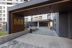 Exterior detail - Modern Apartment with Private Parking and Balcony, Timisoara center (Timișoara)