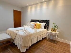 5 bedrooms, WiFi - MotoGP on foot! Spacious house for 10 guests. (Goiânia)