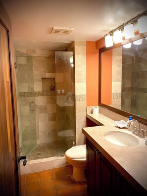 Bathroom - Marina Sol 1-bedroom condo in perfect Cabo San Lucas location (Cabo San Lucas, BCS)