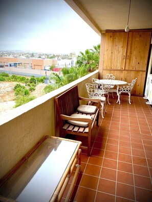 Outdoor dining - Marina Sol 1-bedroom condo in perfect Cabo San Lucas location (Cabo San Lucas, BCS)