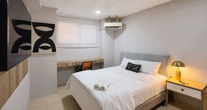 Suite @ Lomas de Urdesa walk to Tennis Federation