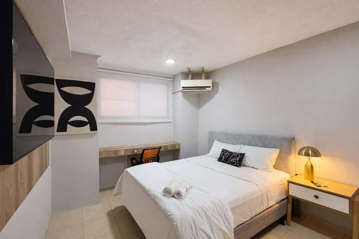 1 chambre, fer et planche à repasser, lit parapluie, Wi-Fi