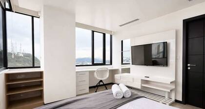 Modern 2 BR Apt on the 14th floor includes Parking