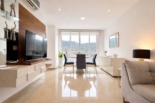 Elegant 2BR Apt. Free Parking near US Consulate