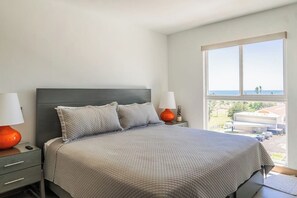 2 bedrooms, Internet, bed sheets - Tropical condo retreat with stunning terrace views and shared resort amenities (Jaco)