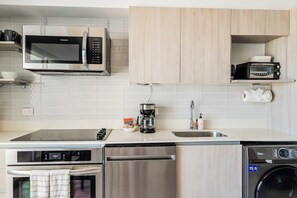 Fridge, microwave, oven, stovetop - Tropical condo retreat with stunning terrace views and shared resort amenities (Jaco)